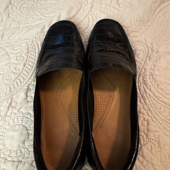 Black Crocodile Pattern Loafers - Picture 1 of 10